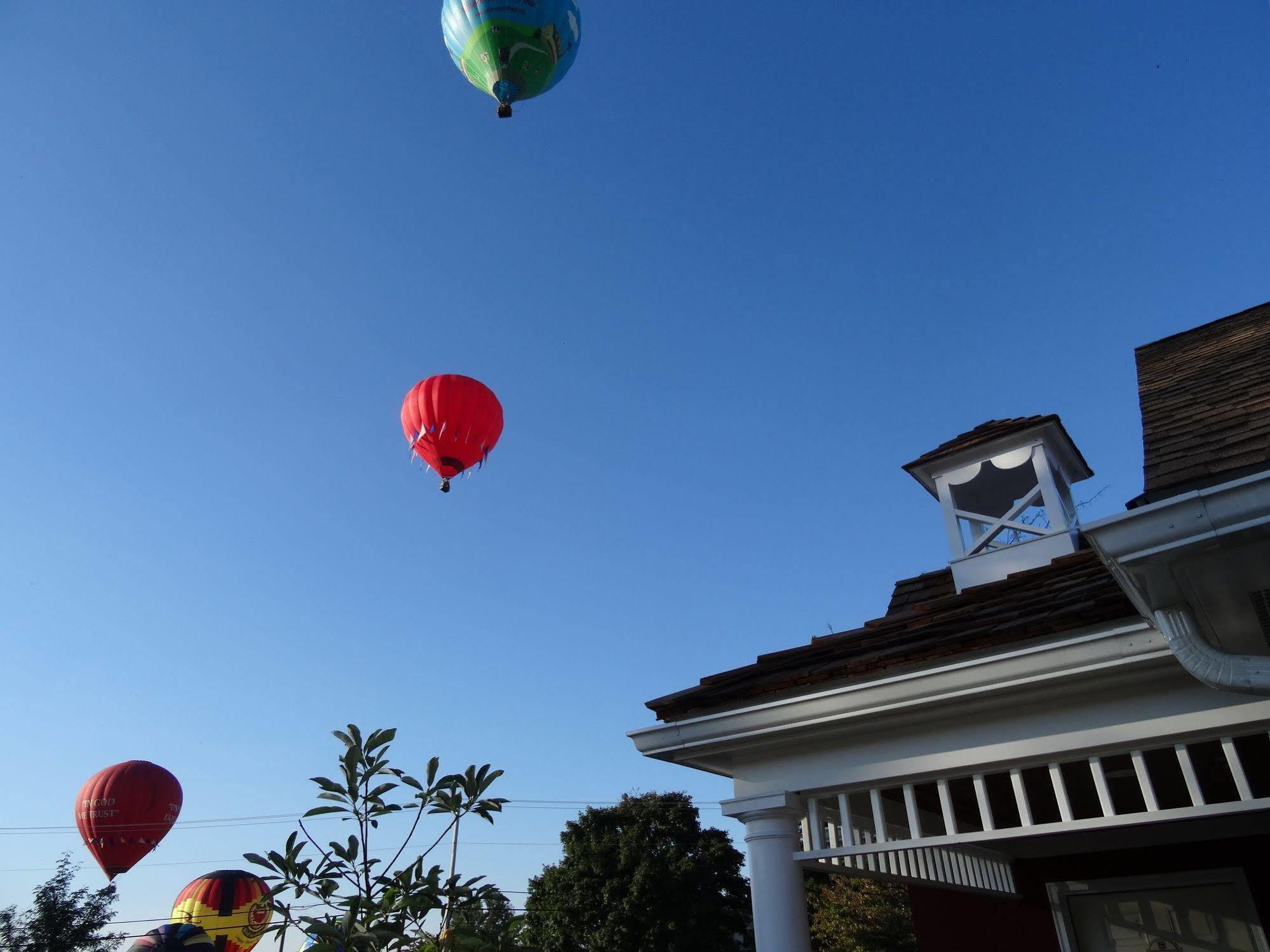 Bird-In-Hand Family Inn Exterior photo