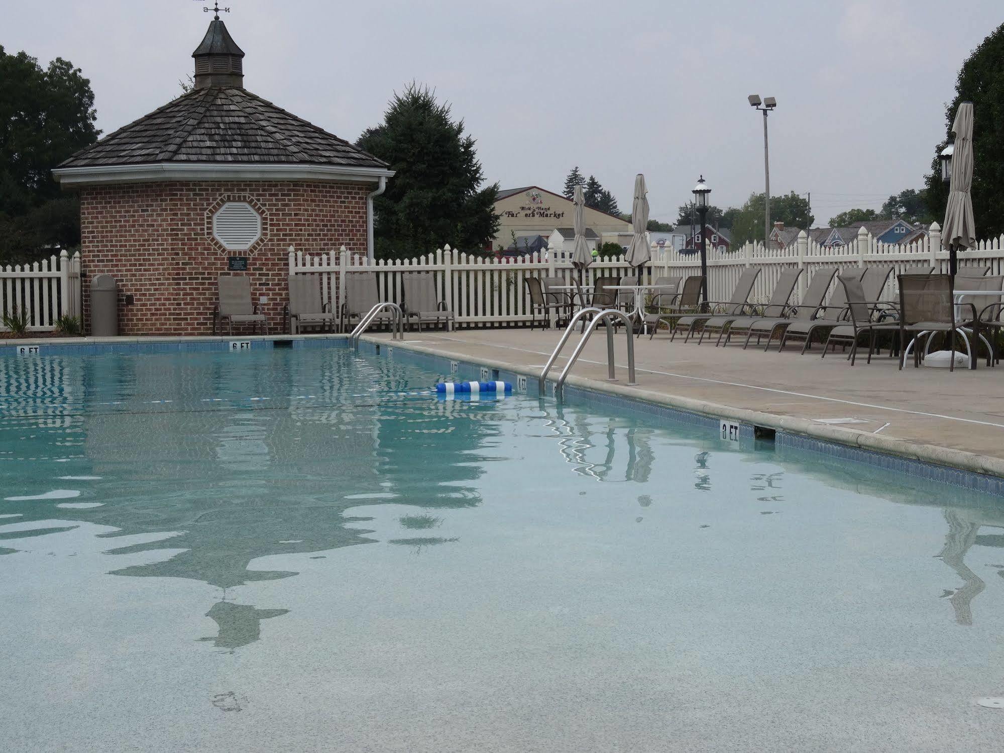 Bird-In-Hand Family Inn Exterior photo